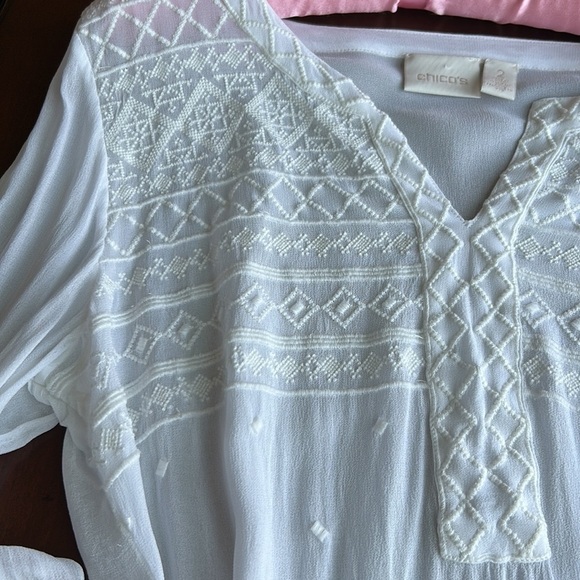 Summer sheer 3/4 sleeve Chicos Size 2 Embroidery overlay Vneck summer top - Picture 12 of 15